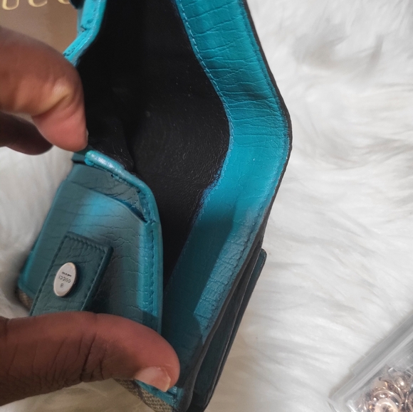 AUTHENTIC FULL INCLUSION GUCCI COMPACT WALLET - Picture 9 of 10